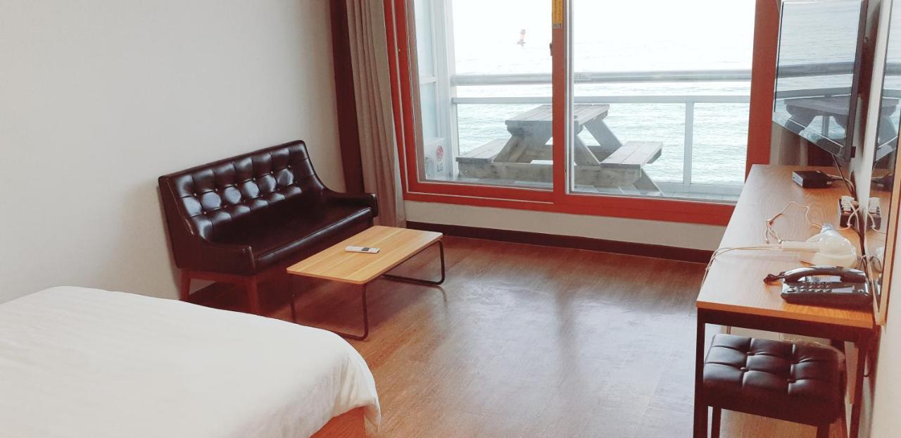 Time Motel Gangneung Bagian luar foto
